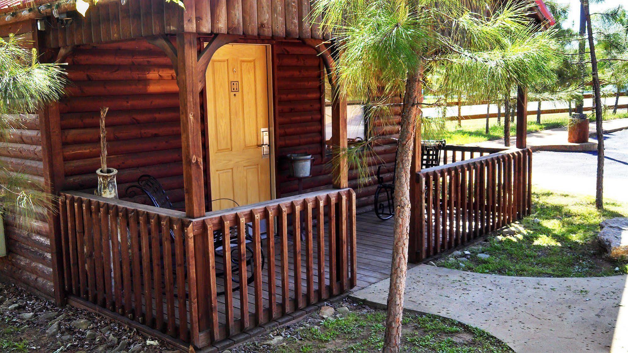 Rustic Creek Ranch Resort At North Jellystone Park Burleson Exterior photo